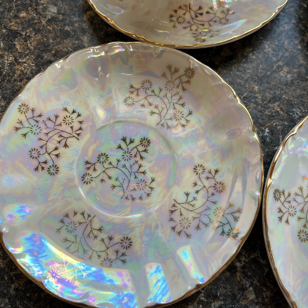 White and Gold tea set. - Picture 3 of 8